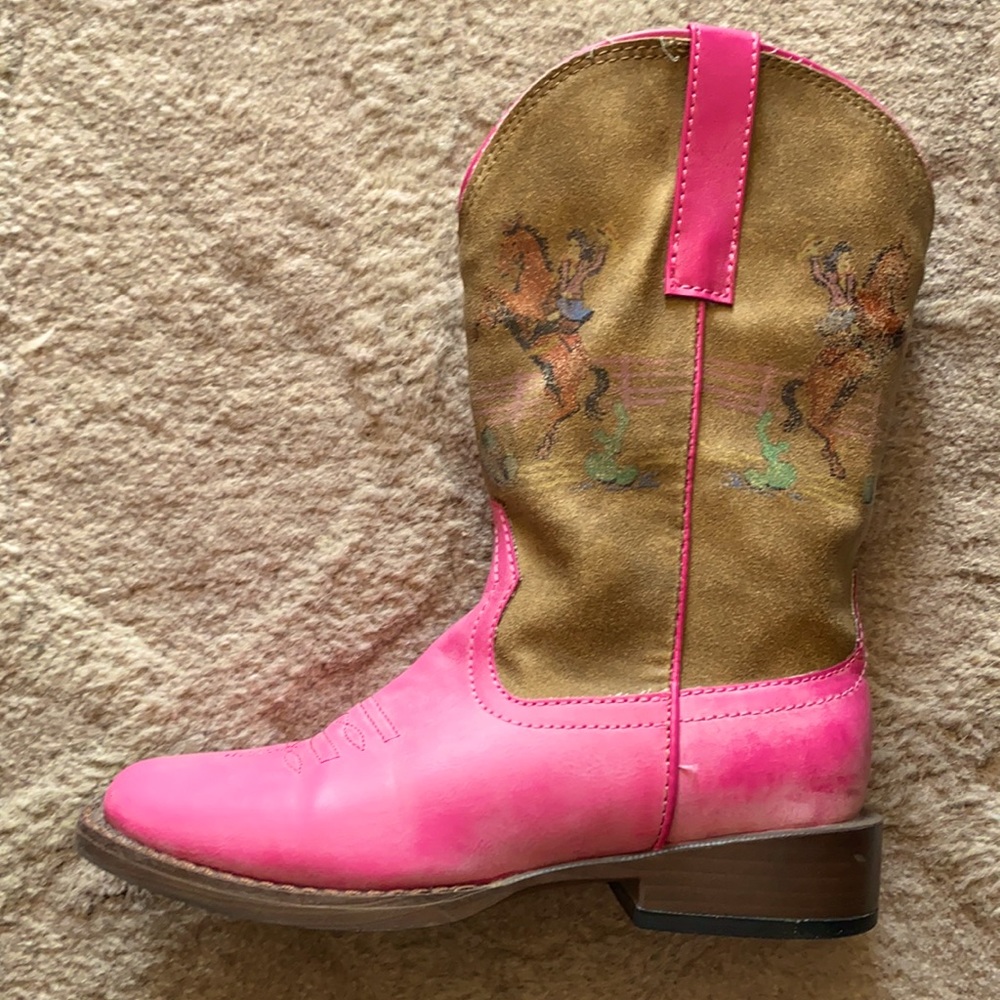 I’m selling pink and light brown cow girl boots.
